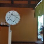 蕎麦 阿き津 - 玄関から店内を見る。