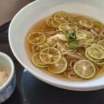 蕎麦 阿き津 - スダチ冷がけ蕎麦（¥１４５０）、辛味大根はサービスでした。