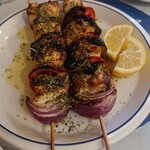 ギリシャ料理 taverna ミリュウ - 魚のスブラキ