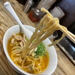 東京ラーメンショー 極み麺 - 平打ちのちぢれ麺