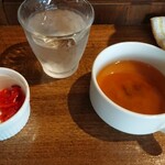 梵天カレー - お味噌汁と 福神漬け