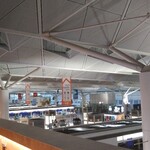 CROCE - お店からは出発ロビーを眺めることができます