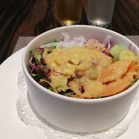 レストラン HUSHHUSH - ランチのサラダ