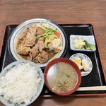 食堂 武屋 - 焼き肉定食（税込み９００円）