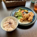 バルバルキッチンアメリ - ランチ：チキン南蛮 自家製タルタル添え(¥1,230)
      味はたいへん美味しかったが、チキン南蛮でこの価格はどんなもんだろうか？一気に¥150値上げしたのはちょっとだけ驚いた。