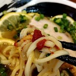 俺の中華たなか家 - 「自家製辛みそ」を麺に絡めて味変♭檸檬の酸味と「辛みそ」の刺激が良いコラボに(^_^)d