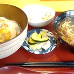 むかい - 究極の親子丼（中）＋ミニラーメン