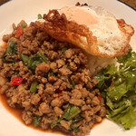 オッソ - カオパットガパオ