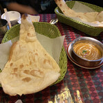 インドネパールレストラン Tara - プレーンナンとチキンカレー