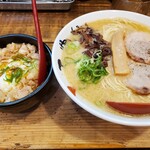 三豊麺 - 白とんこつラーメン+替玉(790円+150円)、チャーシュー丼(290円)