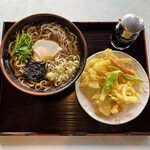いろは本店 - 月見そば＋野菜のかき揚げ