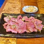 横浜大衆焼肉 もつ肉商店 - 上生タン塩