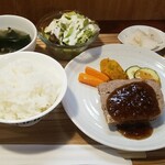キッチン ブルー グローブ - 豚挽肉と胡桃のテリーヌ　クミン香る茸の和風ソース