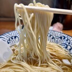 貪瞋癡 - 中細ストレート麺。