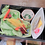 Yuushokubouya - 焼物、酢の物、サラダ