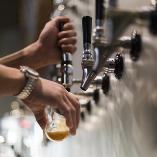 いつ来ても飽きない味が楽しめる！常時18種類のクラフトビール