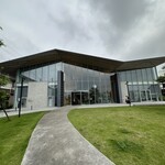 カネルブレッド - 那須塩原市図書館(この前にベンチがあります)