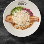 豚骨まぜそば KOZOU+ - チーズ好きにはたまらないKINGPORKチーズまぜそば