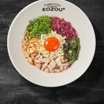 豚骨まぜそば KOZOU+ - 7種類の具材を使った男女ともに人気のPLUSまぜそば