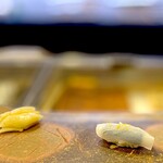 鮨 難波 - イカ。 中にも上にもいろいろ仕込んであります。 僕は、ネトネト系、細胞破壊系のイカより、こうしたサクッといただくイカが好きです。