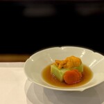 鮨 難波 - うに。 小川さんとこのうにを使った逸品。 とろとろの濃厚なうにと自家製そら豆豆腐の優しく繊細な味わい
