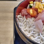 まるごと駿河湾 - しらすが大きく、全体的の彩りも豊かです