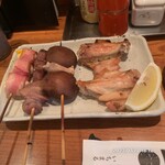 Unagi To Sumiyaki Ichimaru - 右から、手羽、しいたけ、砂肝、うずらベーコン巻。
