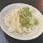 まるやま食堂 - お通しの素麺推定380円