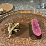 SOWER - “美浜産の鹿肉、舞茸と鹿の骨と内臓から抽出したソース“ 全く臭みの無い超柔らかな鹿肉！少しほろ苦いレバーソースと舞茸を添えて！鹿肉と舞茸、その相性の良さにびっくりします。