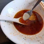 iq cafe&dining - にんにくを投入すると、
味わいに厚みが出て美味しく変化した。
デフォのスープに入れてみたかった。