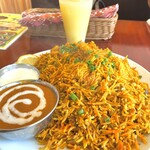 インドカレー スルチ - てんこ盛りなんです…