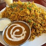 インドカレー スルチ - てんこ盛りさが伝わらない…