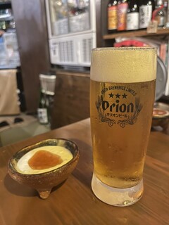 Shunsaidokoro Biidoro - お通し＆オリオンビール（生） 600円