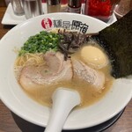 元祖 麺屋原宿 - とんこつ(白)ラーメン＋半熟煮卵