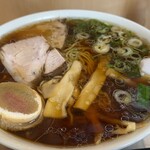 ラーメンたからや - しょうゆラーメン 800円。