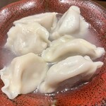 Izakaya Shiichan No Ie - 水餃子は本場の味わいで毎回頼みたいレベル。700円。