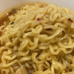 カマロチキン  - 煮込まれた乾麺