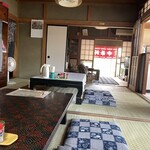 ま心 えんどう  - 客席から入口を見るとこんな感じ