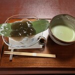 茶寮 宝泉 - 『わらび餅』1,400円と単品の『抹茶』700円