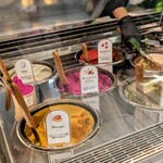 Ikemajima gelato cafe Ninufa - 鮮やかな南国のジェラートが並びます。見ているだけでテンション上がります。