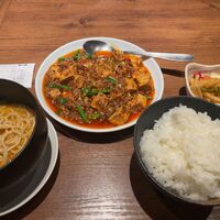 四川料理 龍の子 - 麻婆豆腐ランチ1400円+スープを小担々麺に変更700円=2100円　担々麵少し食べちゃった