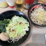 ラーメン 桜道 - 無理を言って別盛りにして貰った野菜達