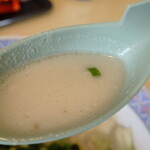 大衆中華ホサナ - ”スープ”は元々お店にあった”アッサリと飲みやすいスープ”に、”牛乳”を使用することで、コクを出したとのことです。
