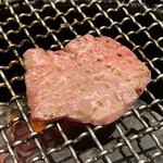 焼肉チャンピオン - あまり焼き過ぎずに頂く