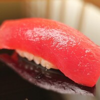 鮨 あらい - 鮪(赤身)(噴火湾)