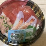 まぐろ丼兵衛 - おまかせ丼　500 円