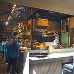 小布施 寄り付き料理 蔵部 - ランチタイムのオープン・キッチン