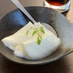 Izakaya Tsukinowaguma - 自家製杏仁豆腐