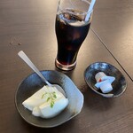 Izakaya Tsukinowaguma - デザートセットのアイスコーヒーと自家製杏仁豆腐