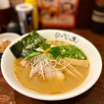 Ramen Hoppe Ya - 和風醤油らーめん（トッピングチャーシュー）